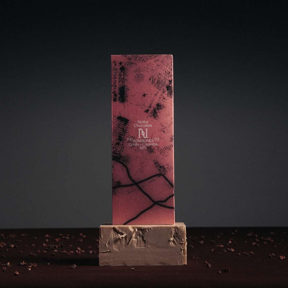 Caixa com 12 bombons de cacau da Colômbia.