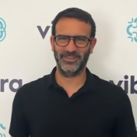 Roberto González