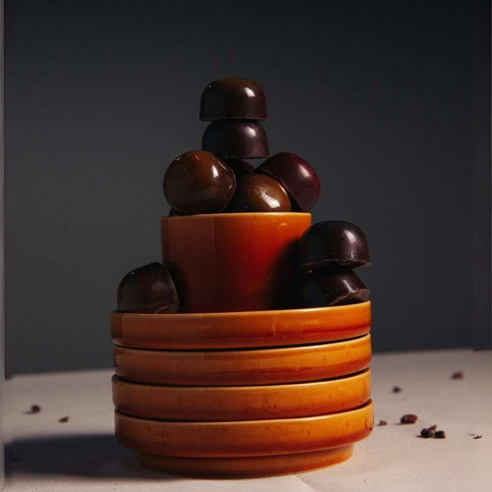 Caixa com 12 bombons de cacau da Colômbia.