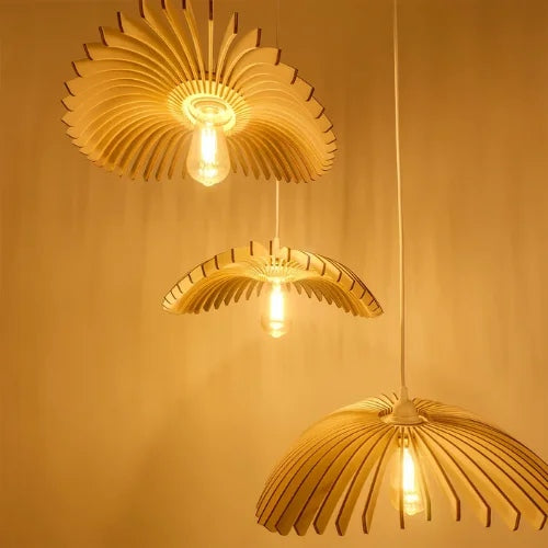 Lámpara colgante triple Cygnes de diseño en madera para hoteles – luz escultural y poética.