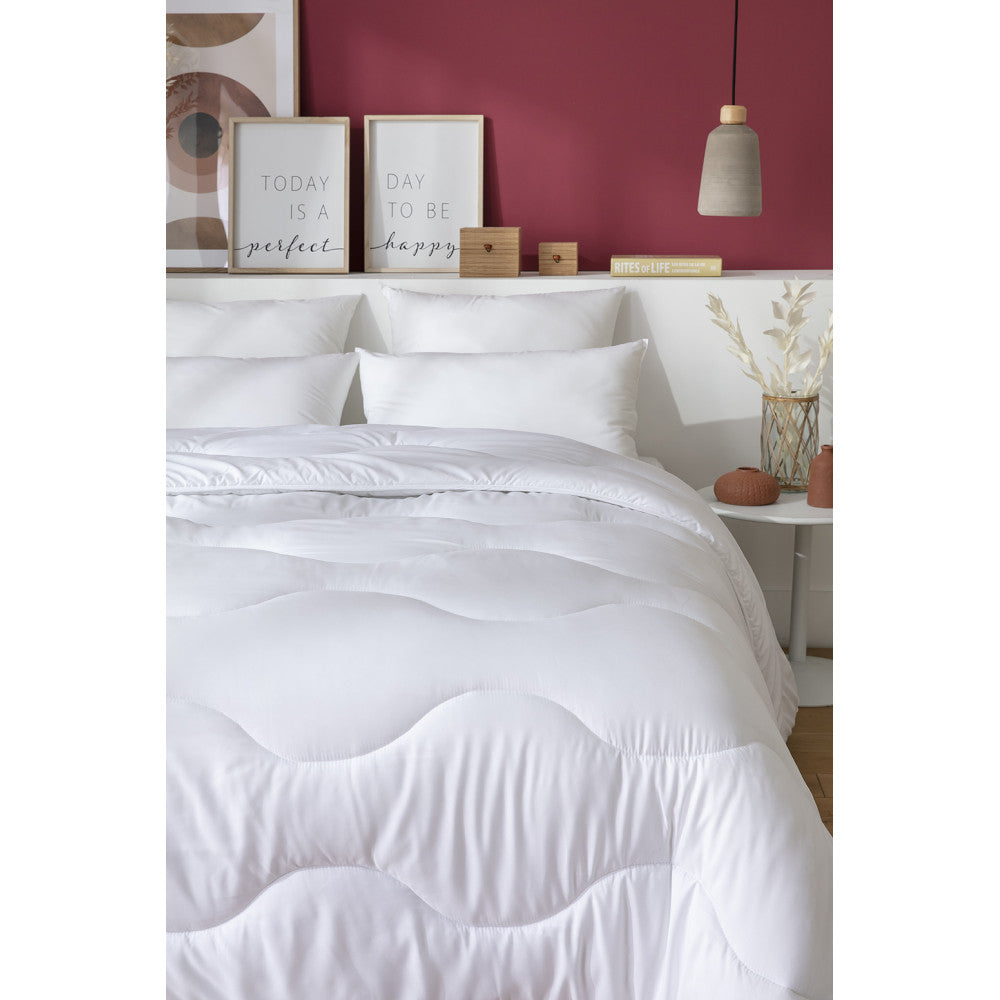 Couette en microfibre couleur blanc pour hôtels