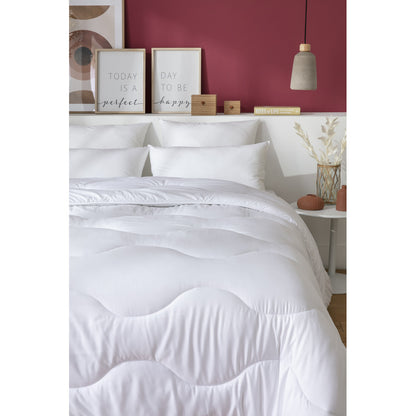 Couette en microfibre couleur blanc pour hôtels