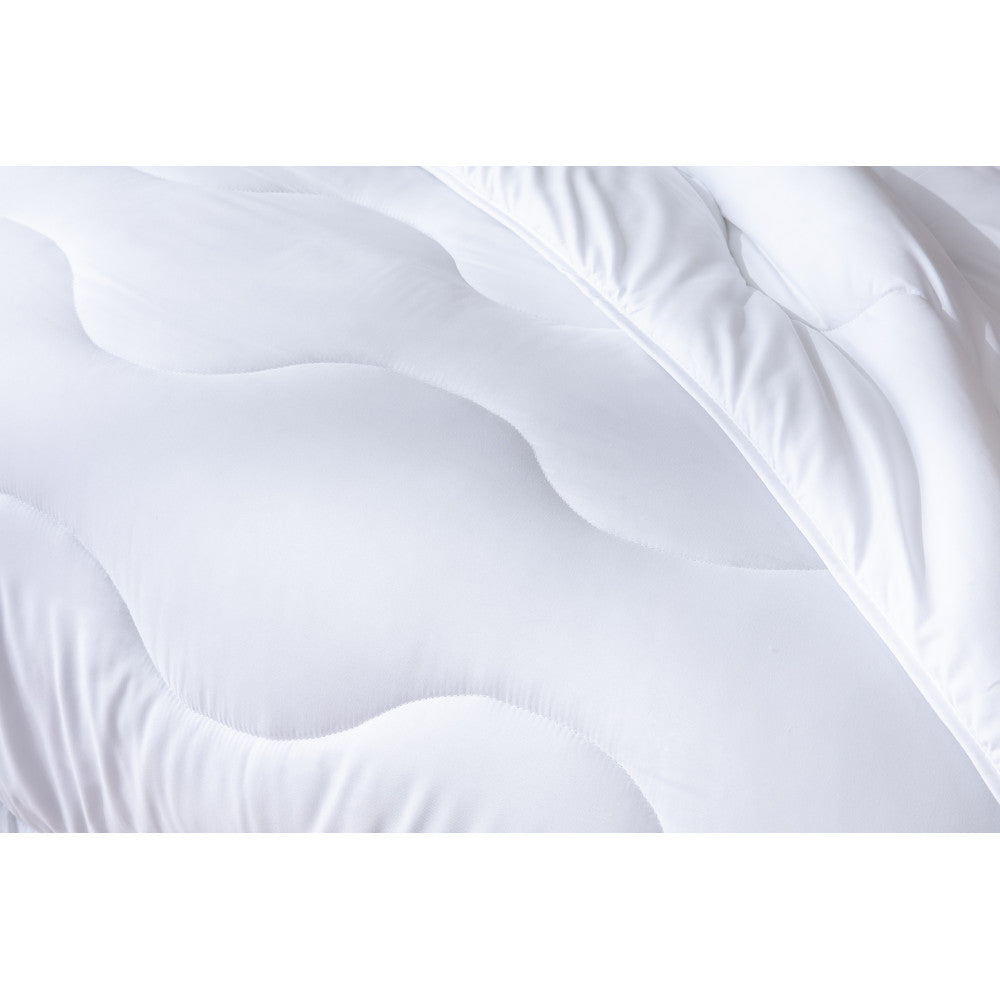 Couette en microfibre couleur blanc pour hôtels