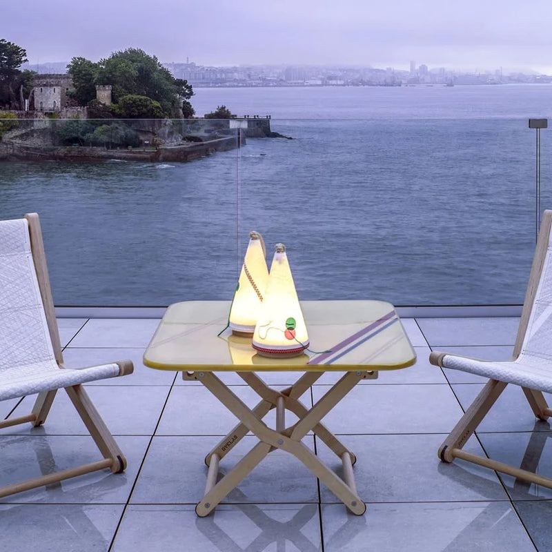 DINGHY Une table