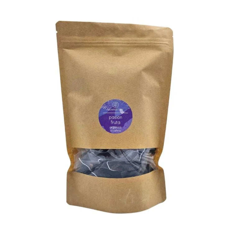 Pyramides de fruits en vrac dans un sachet en papier kraft