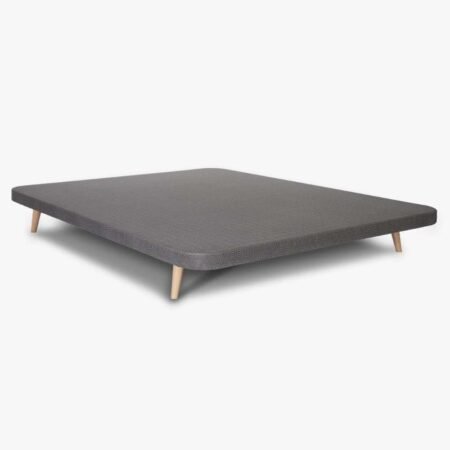 Base de madera Kos tapizada en tejido gris para hoteles