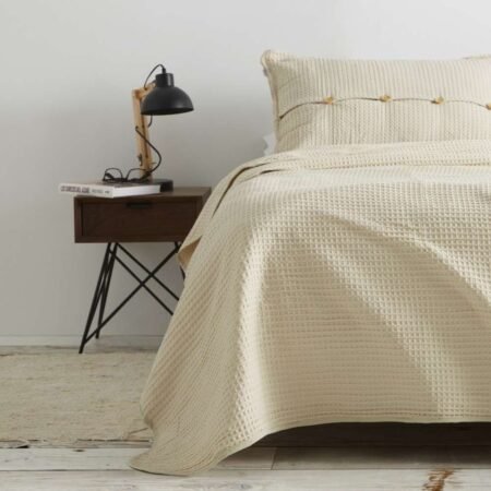 Colcha para primavera-verano crema